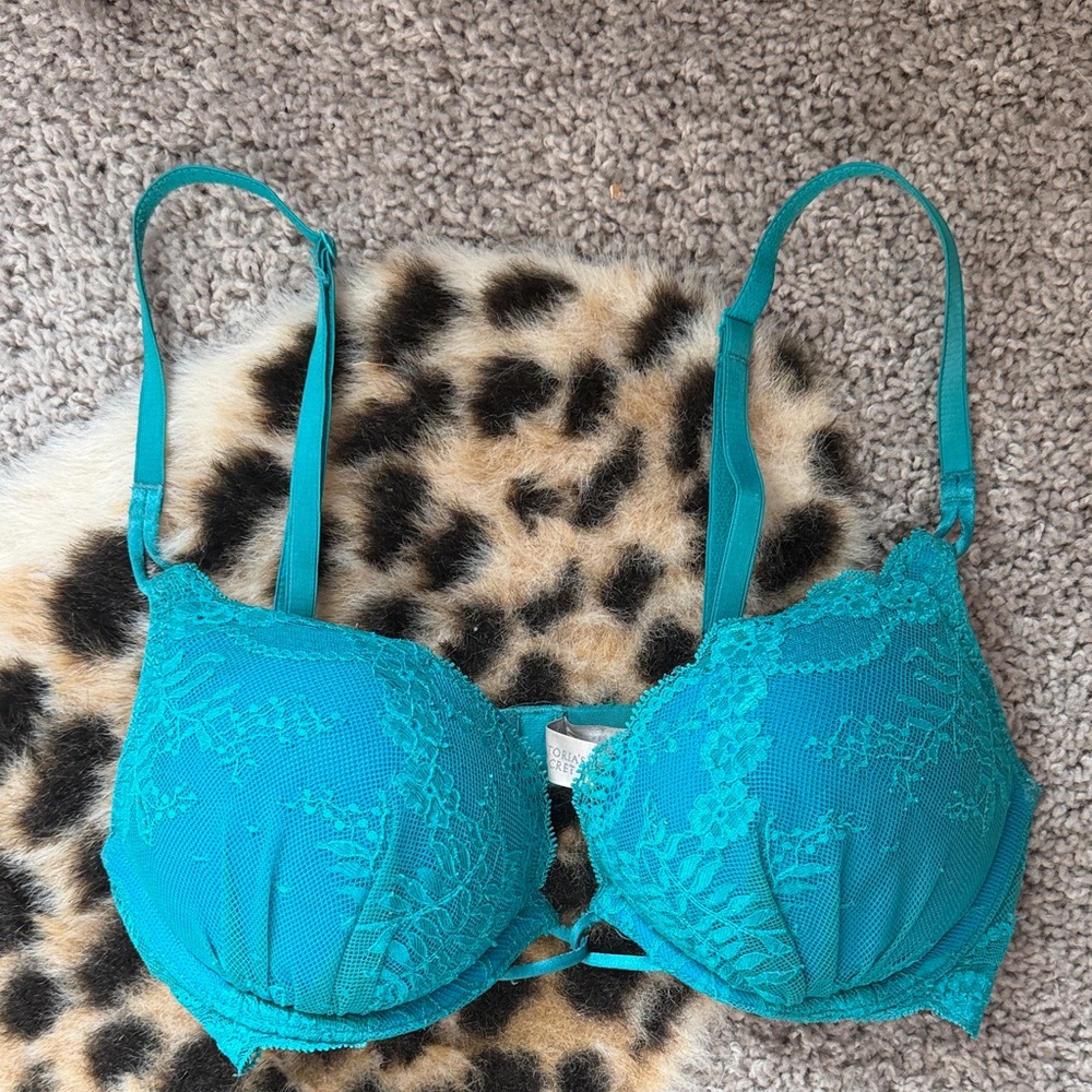 Victoria's Secret Miraculous Plunge Lace Bra